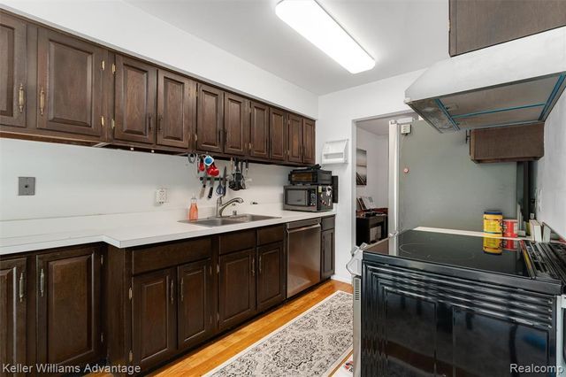 20928 E Glen Haven Circle, Northville, MI 48167