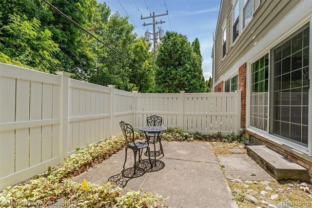 20928 E Glen Haven Circle, Northville, MI 48167