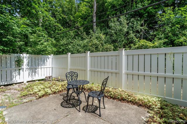 20928 E Glen Haven Circle, Northville, MI 48167