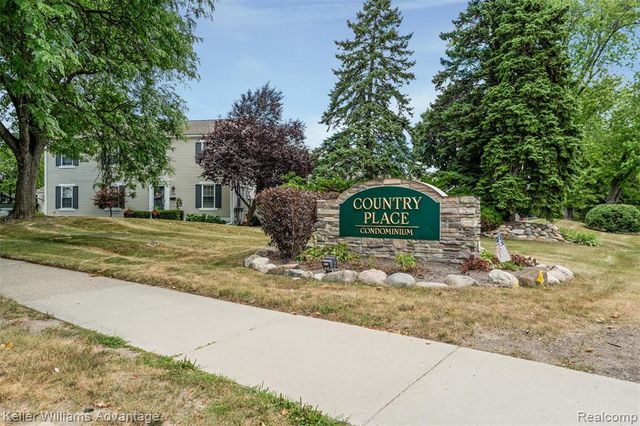 20928 E Glen Haven Circle, Northville, MI 48167