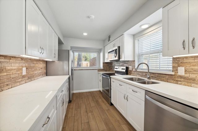 12732 Huntingwick Drive 69, Houston, TX 77024
