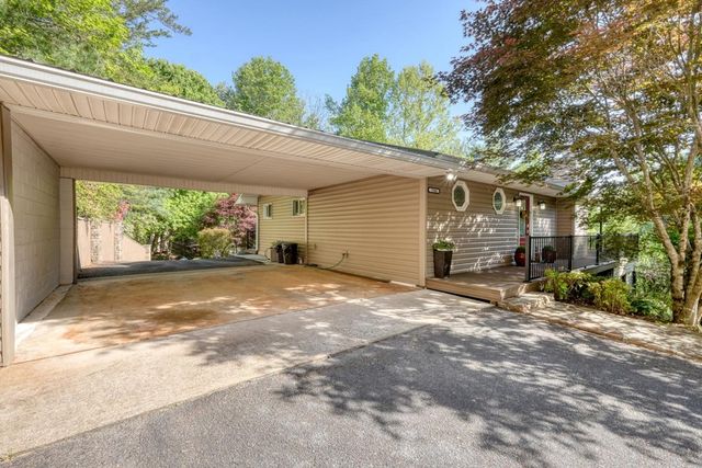 5940 Jackson Lane, Young Harris, GA 30582