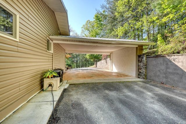 5940 Jackson Lane, Young Harris, GA 30582