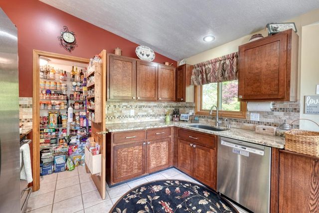 5940 Jackson Lane, Young Harris, GA 30582
