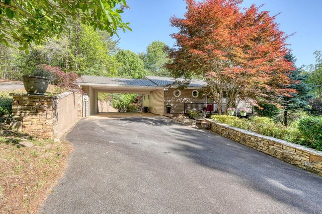 5940 Jackson Lane, Young Harris, GA 30582
