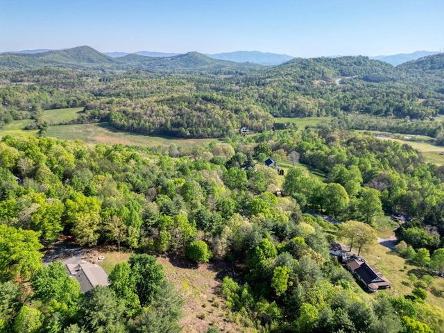 5940 Jackson Lane, Young Harris, GA 30582
