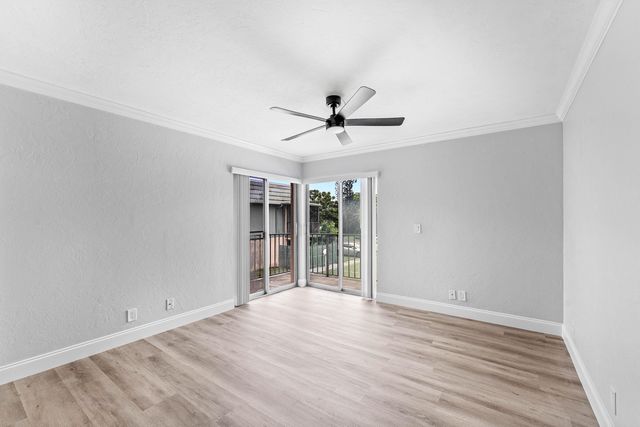 1866 Fairview Villas Drive 3, Palm Springs, FL 33406