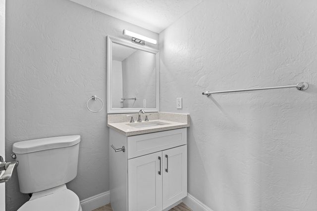 1866 Fairview Villas Drive 3, Palm Springs, FL 33406