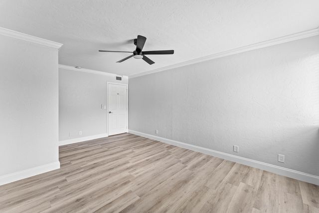 1866 Fairview Villas Drive 3, Palm Springs, FL 33406