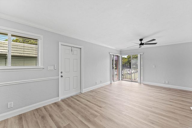 1866 Fairview Villas Drive 3, Palm Springs, FL 33406
