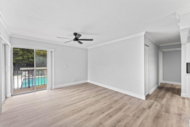 1866 Fairview Villas Drive 3, Palm Springs, FL 33406