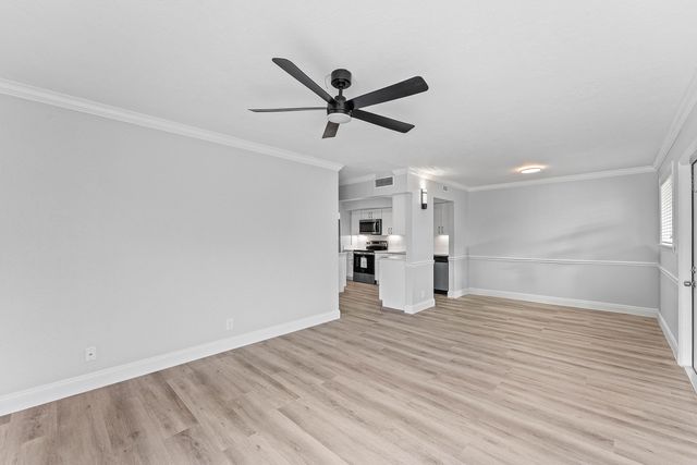 1866 Fairview Villas Drive 3, Palm Springs, FL 33406