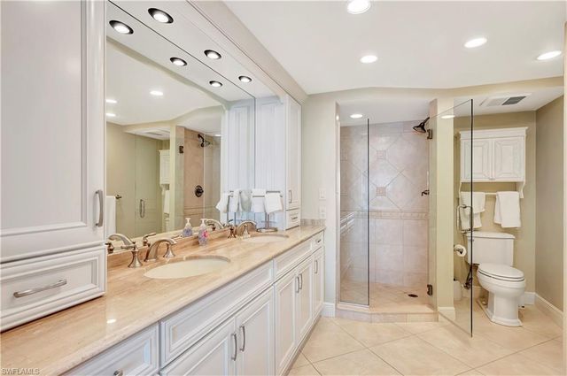 6131 Pelican Bay BLVD 7, Naples, FL 34108