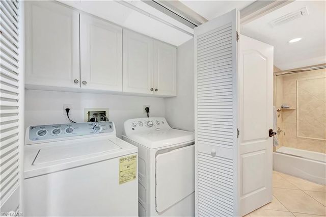 6131 Pelican Bay BLVD 7, Naples, FL 34108