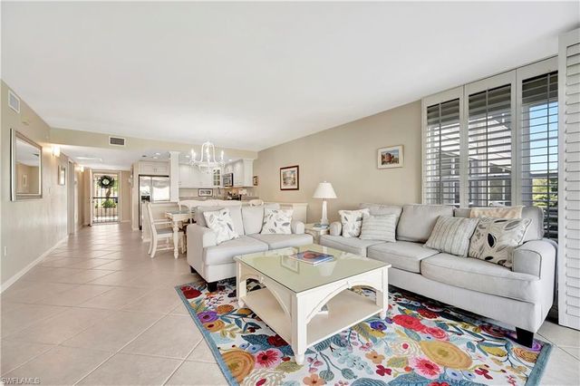 6131 Pelican Bay BLVD 7, Naples, FL 34108