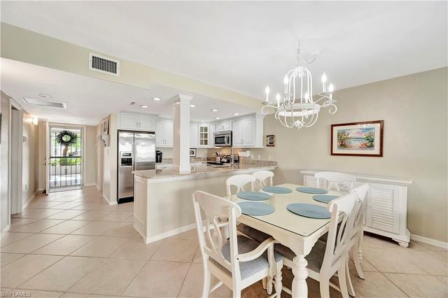 6131 Pelican Bay BLVD 7, Naples, FL 34108