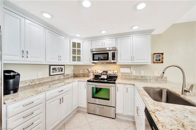 6131 Pelican Bay BLVD 7, Naples, FL 34108