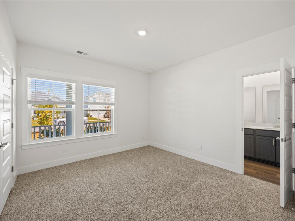 Image 4 of property listing at 378 Calm Water Way, Summerville, SC 29486