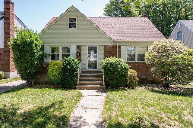 32 Croyden, New Hyde Park, NY 11040