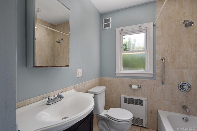 32 Croyden, New Hyde Park, NY 11040