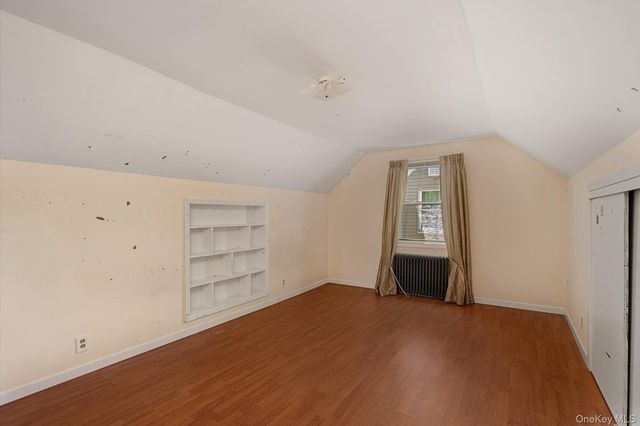 32 Croyden, New Hyde Park, NY 11040