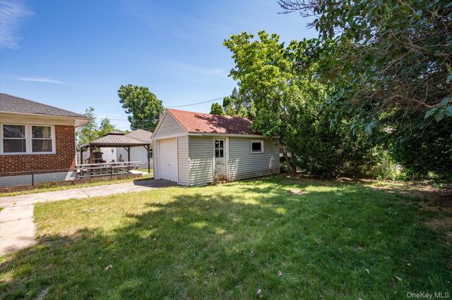 32 Croyden, New Hyde Park, NY 11040