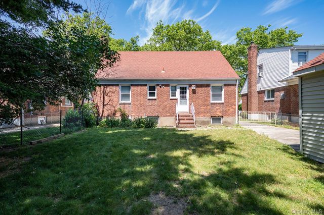 32 Croyden, New Hyde Park, NY 11040