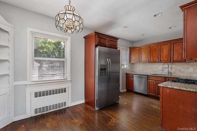 32 Croyden, New Hyde Park, NY 11040