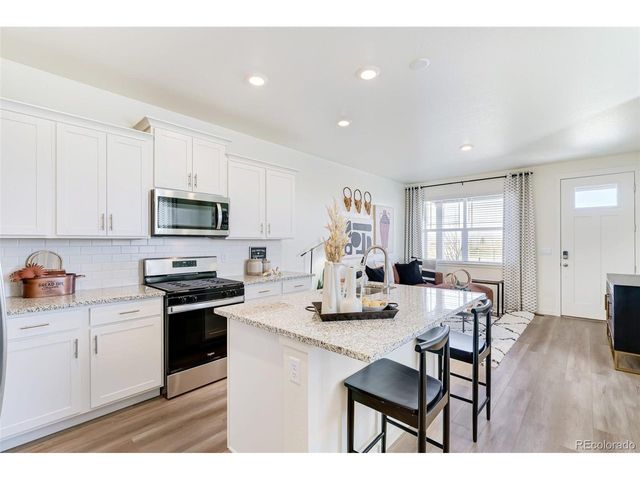 926 Red Star Ln, Johnstown, CO 80534