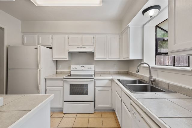 1904 Dartmouth Street S4, College Station, TX 77840