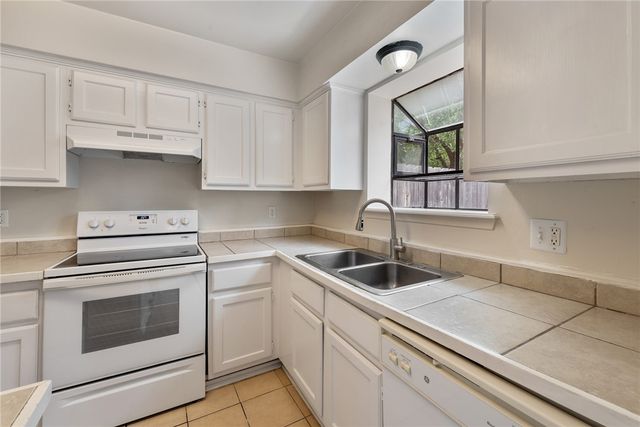 1904 Dartmouth Street S4, College Station, TX 77840