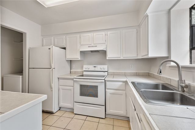 1904 Dartmouth Street S4, College Station, TX 77840