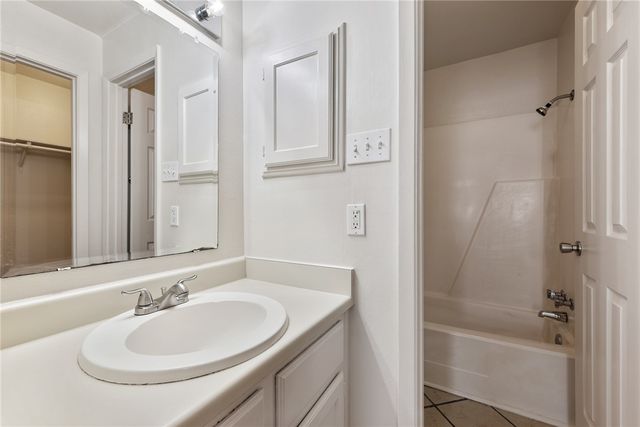 1904 Dartmouth Street S4, College Station, TX 77840