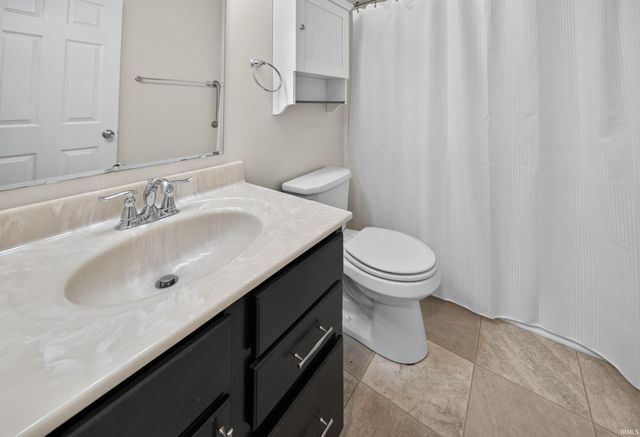 817 Candlestick Court, Evansville, IN 47725