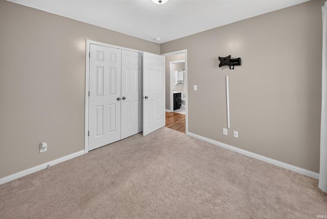 817 Candlestick Court, Evansville, IN 47725
