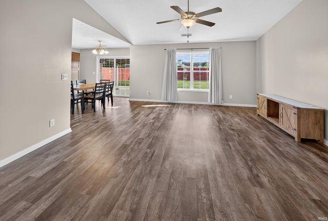 817 Candlestick Court, Evansville, IN 47725