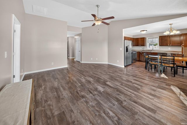 817 Candlestick Court, Evansville, IN 47725