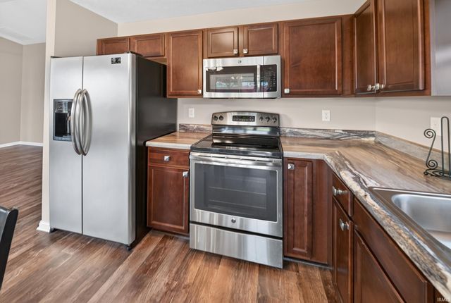 817 Candlestick Court, Evansville, IN 47725