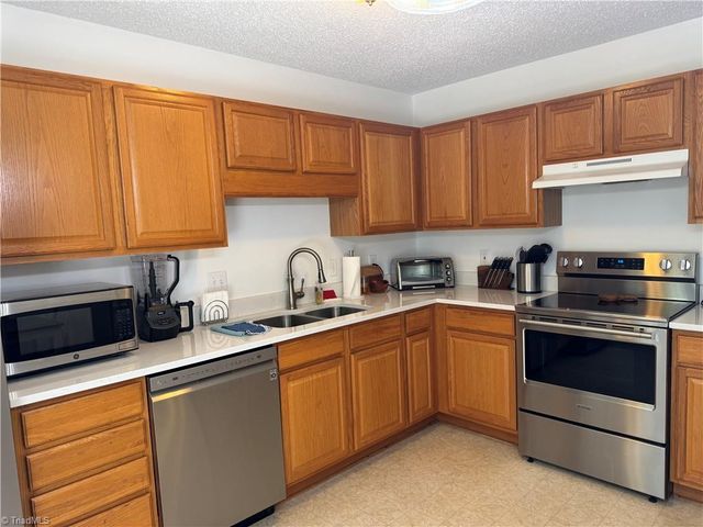 2558 Ambassador Court, High Point, NC 27265