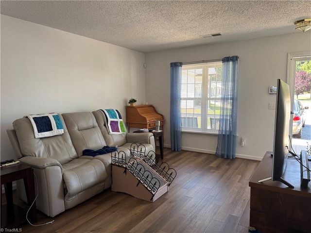 2558 Ambassador Court, High Point, NC 27265