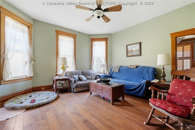 512 Walgrove Road, Elkview, WV 25071