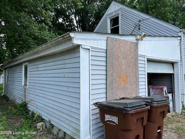 8717 Blue Lick Rd, Louisville, KY 40219