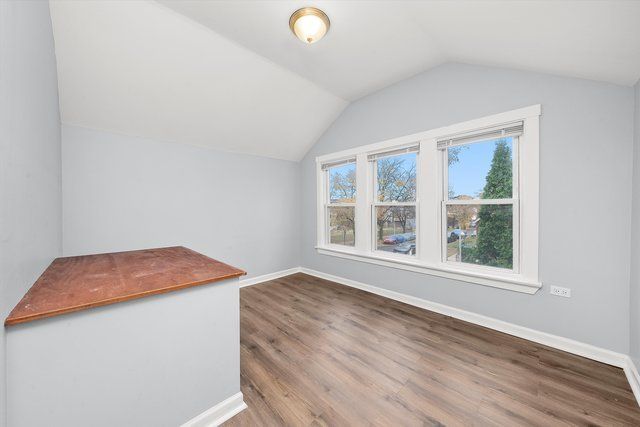 8100 S Houston Avenue, Chicago, IL 60617