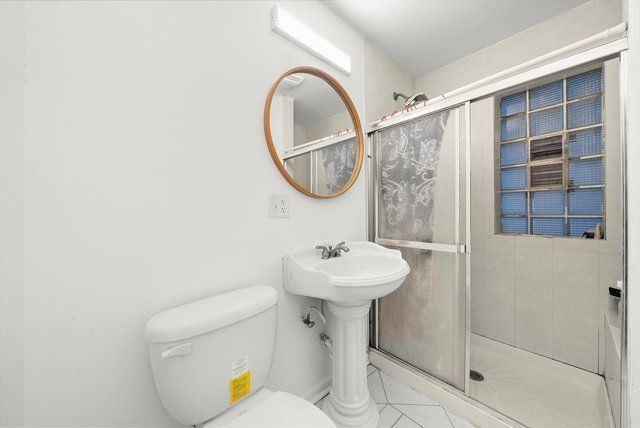 8100 S Houston Avenue, Chicago, IL 60617