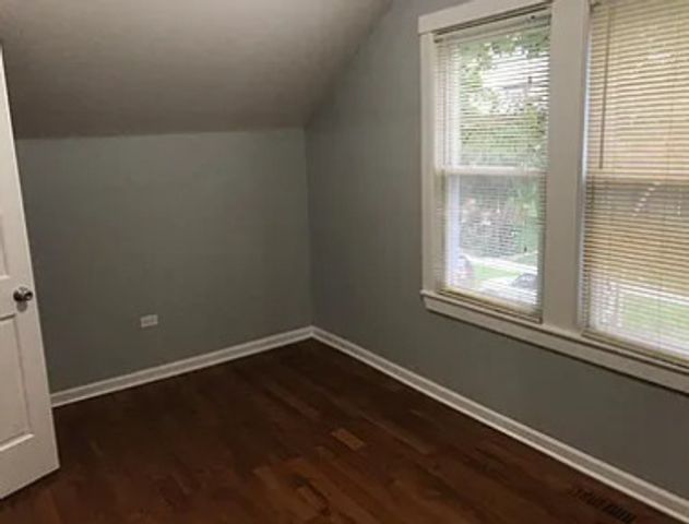 8100 S Houston Avenue, Chicago, IL 60617