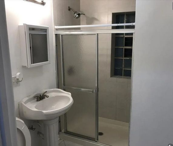 8100 S Houston Avenue, Chicago, IL 60617