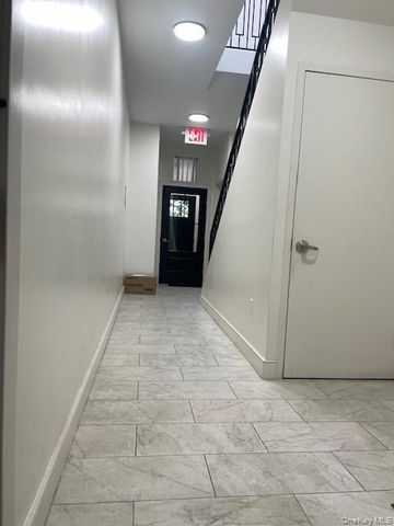 25-39-38 street, Astoria, NY 11103