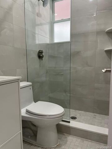 25-39-38 street, Astoria, NY 11103