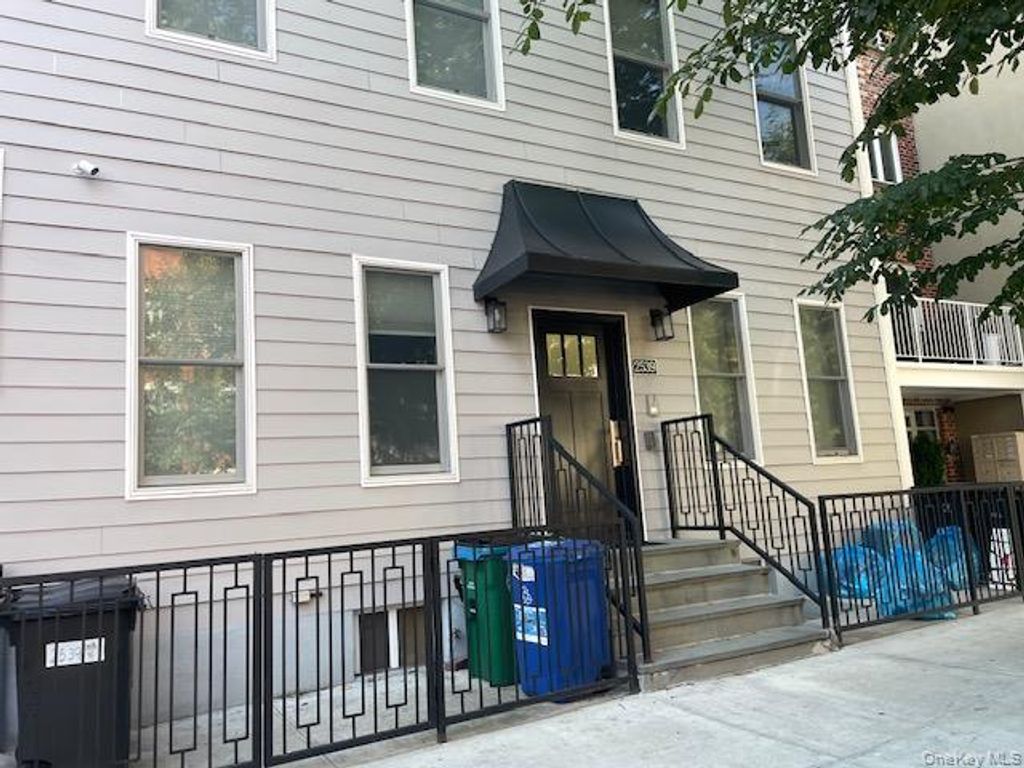 25-39-38 street, Astoria, NY 11103