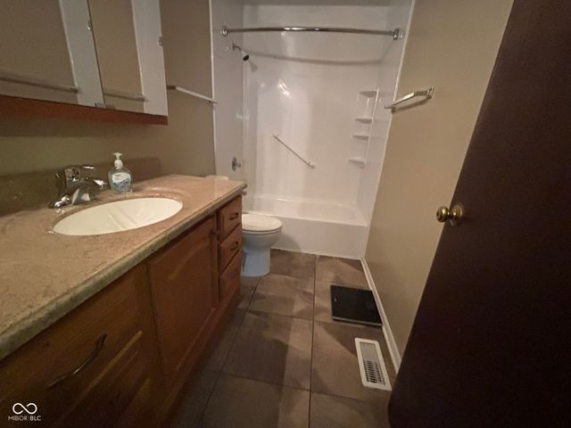 11214 Moores Circle, Indianapolis, IN 46229